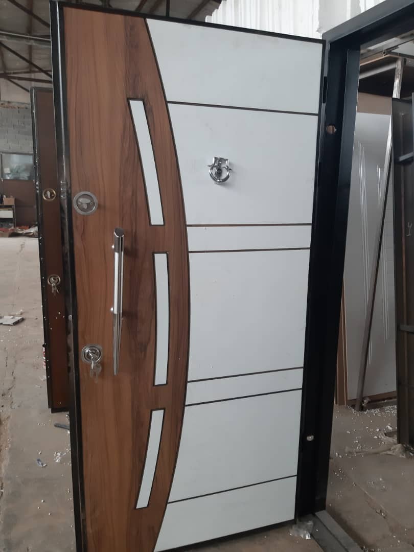 ماکان ضدخش لمینوکس عمودی